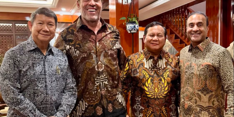 Australian Political Commentator Jamie McIntyre Welcomes Tony Robbins to Indonesia